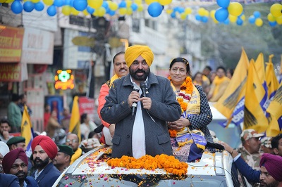 Chief Minister Bhagwant Mann Holds Roadshows in Shakur Basti, Tri Nagar, and Mangolpuri, Urges People to Vote for AAP