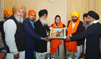 CM-pays-obeisance-at-Gurudwara-Bhatha-Sahib-greets-people-on-Parkash-Purab-of-Sri-Guru-Gobind-Singh